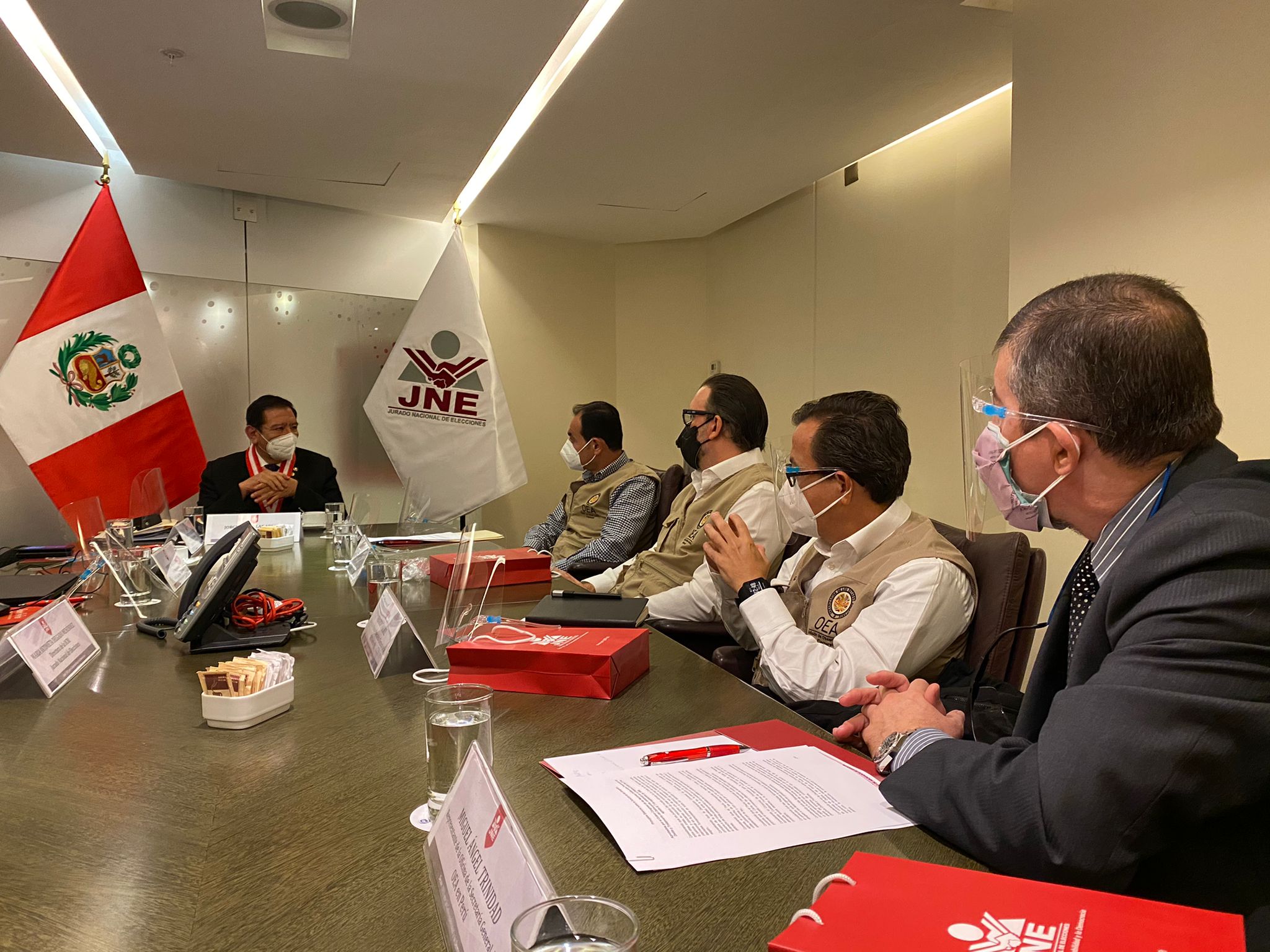 Misión Electoral OEA  Jefe de la MOE Rubén Ramírez Lezcano, Gerardo de Icaza DECO OEA: Miguel Ángel Trinidad, Representante de OEA en Perú; Gerardo Sánchez, Sub Jefe MOE, se reunieron con el Jurado Nacional de Elecciones (JNE)(3 de junio de 2021)